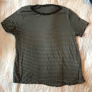 good condition green shirt sleeve shirt size M